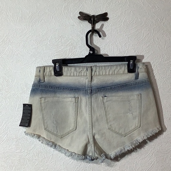 Forever21 NWT - Sz 28 - distressed short shorts - Picture 4 of 6